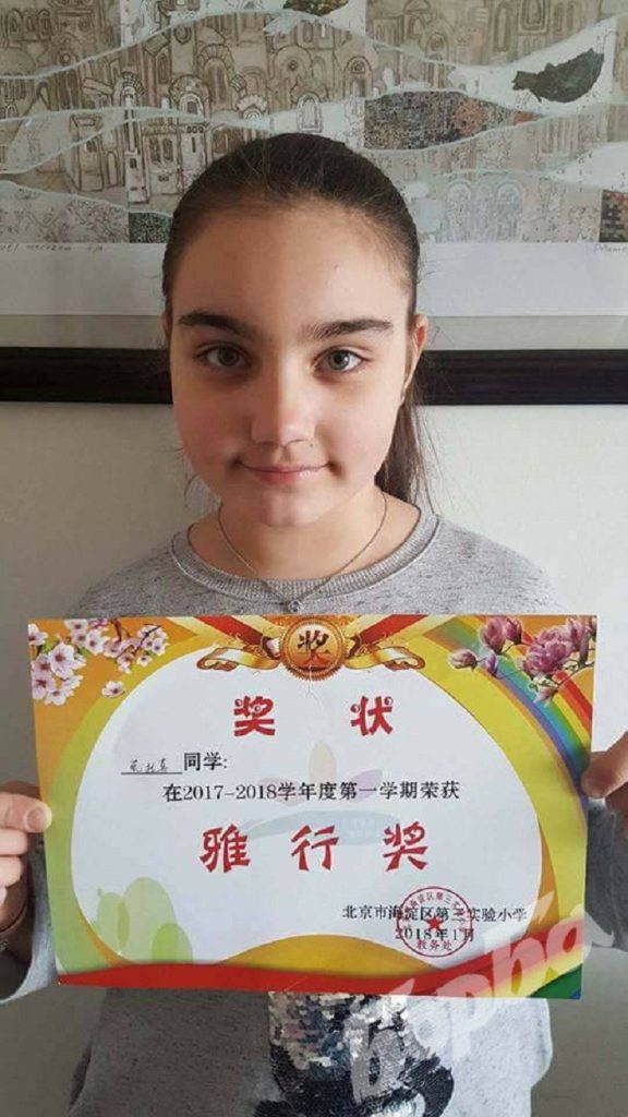 10-годишната Краси победи китайските си съученици. На родния им език!